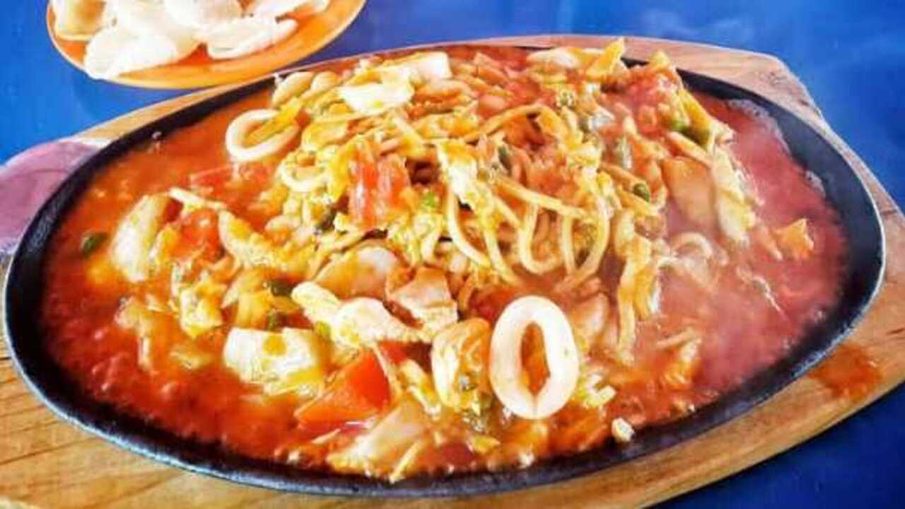 Mie Hotplate Saus Pedas Seafood : Sensasi Pedas yang Menggugah Selera