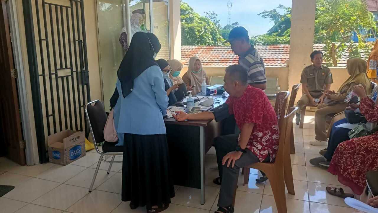 JCH OKU Disuntik Vaksin COVID-19