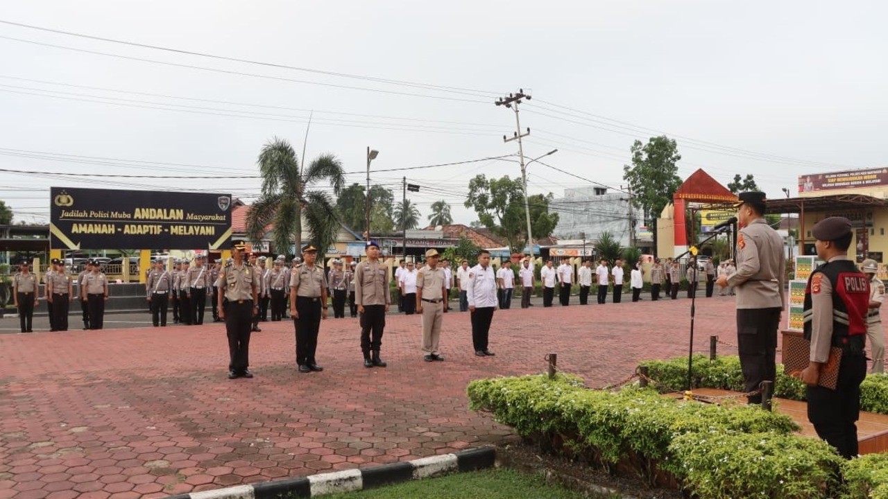 Kapolres Muba Serahkan Bingkisan Lebaran, Instruksikan Pengamanan dan Posko Mudik Ketupat 2026