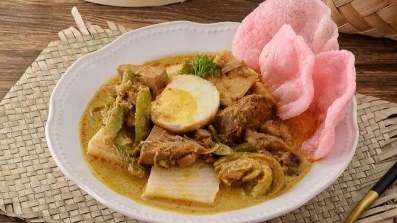 Lontong Padang, Warisan Kuliner yang Menggugah Selera dari Ranah Minang