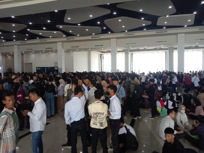 4.000 Pencaker di Palembang Serbu Job Fair di PTC Mall...