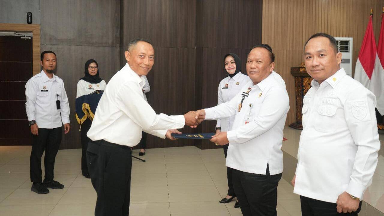 Kakanwil Kemenkum Sumsel Serahkan SK kepada 6 orang PPPK Paruh Waktu, SDM Tambahan Untuk Peningkatan Pelayanan
