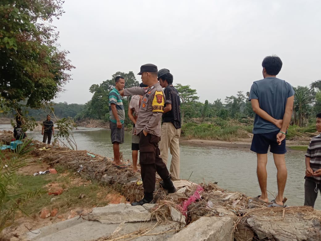 Sopir Truk Batubara Hanyut dan Tenggelam di Sungai Ogan