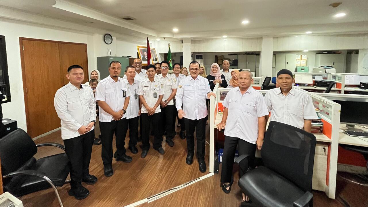 Sekda Edward Candra Silaturahmi ke Kantor OPD Usai Libur Lebaran, Pastikan Pelayanan Publik Tetap Prima