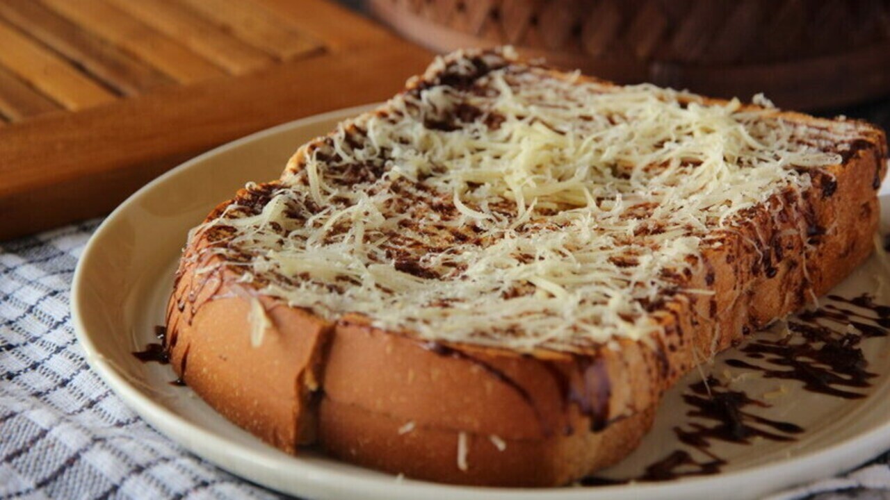 Roti Bakar Coklat Keju : Tren Cemilan yang Menggoda Selera
