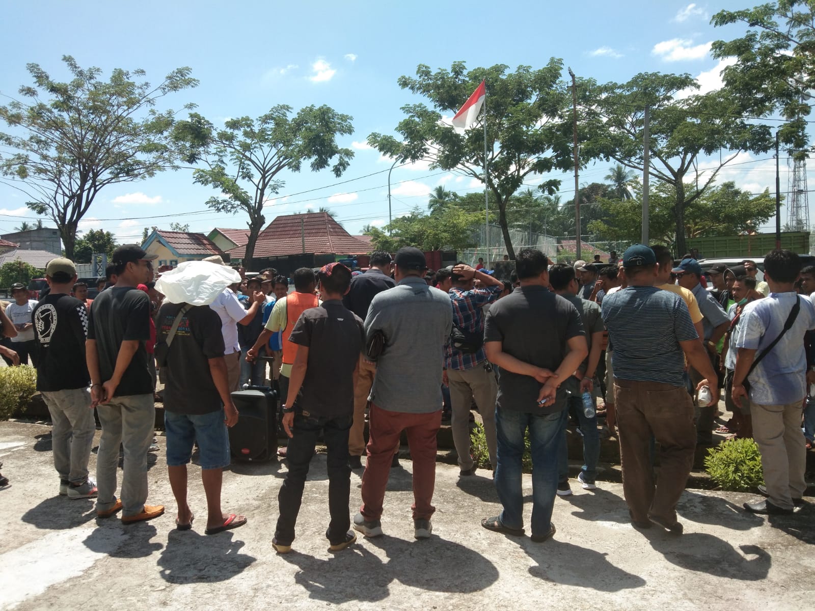 PT Triariani Diisukan Ditutup, Ratusan Driver Demo ke DPRD Muratara
