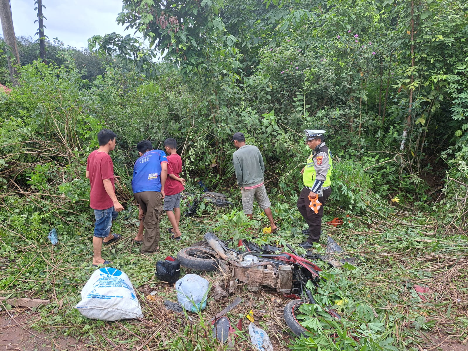 Lakalantas di Jalintim Srigunung, Pajero Sport Hantam 4 Motor, 3 MD 2 Luka