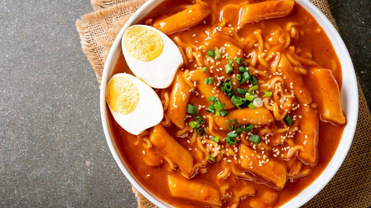 Tteokbokki, Makanan Jalanan Korea yang Mendunia : Dari Gangnam ke Jakarta