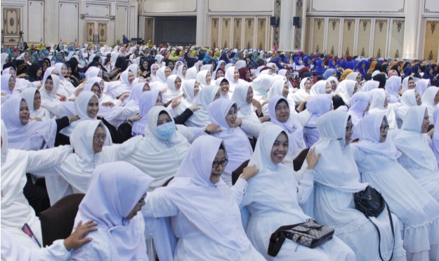 Meningkatkan Kualitas Iman dan Taqwa: Ustadzah Aisyah Dahlan Hadir di Acara Pengajian Ibu-Ibu Palembang