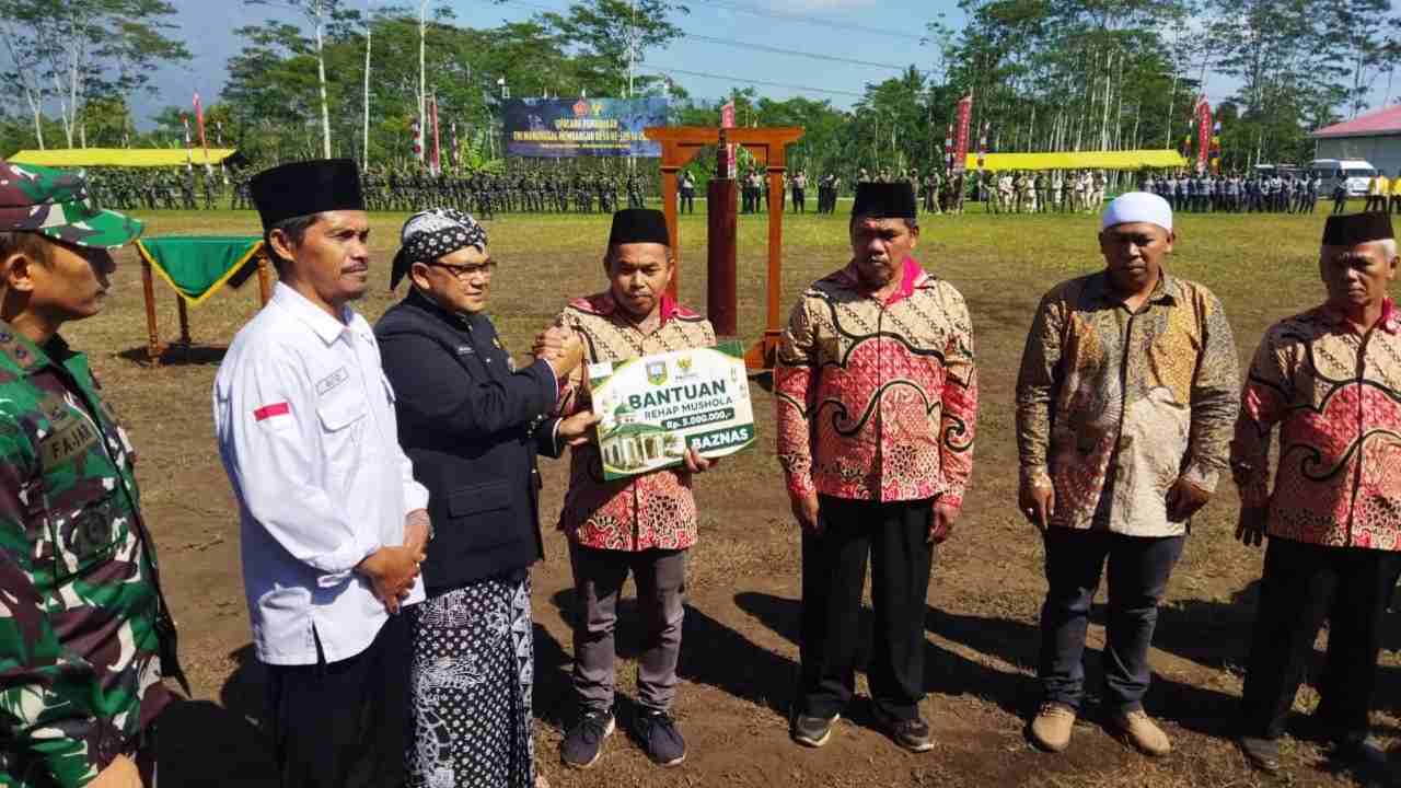 Program TMMD Desa Cukil Warnai Pembukaan Dengan Penyerahan Bantuan Lintas Sektor