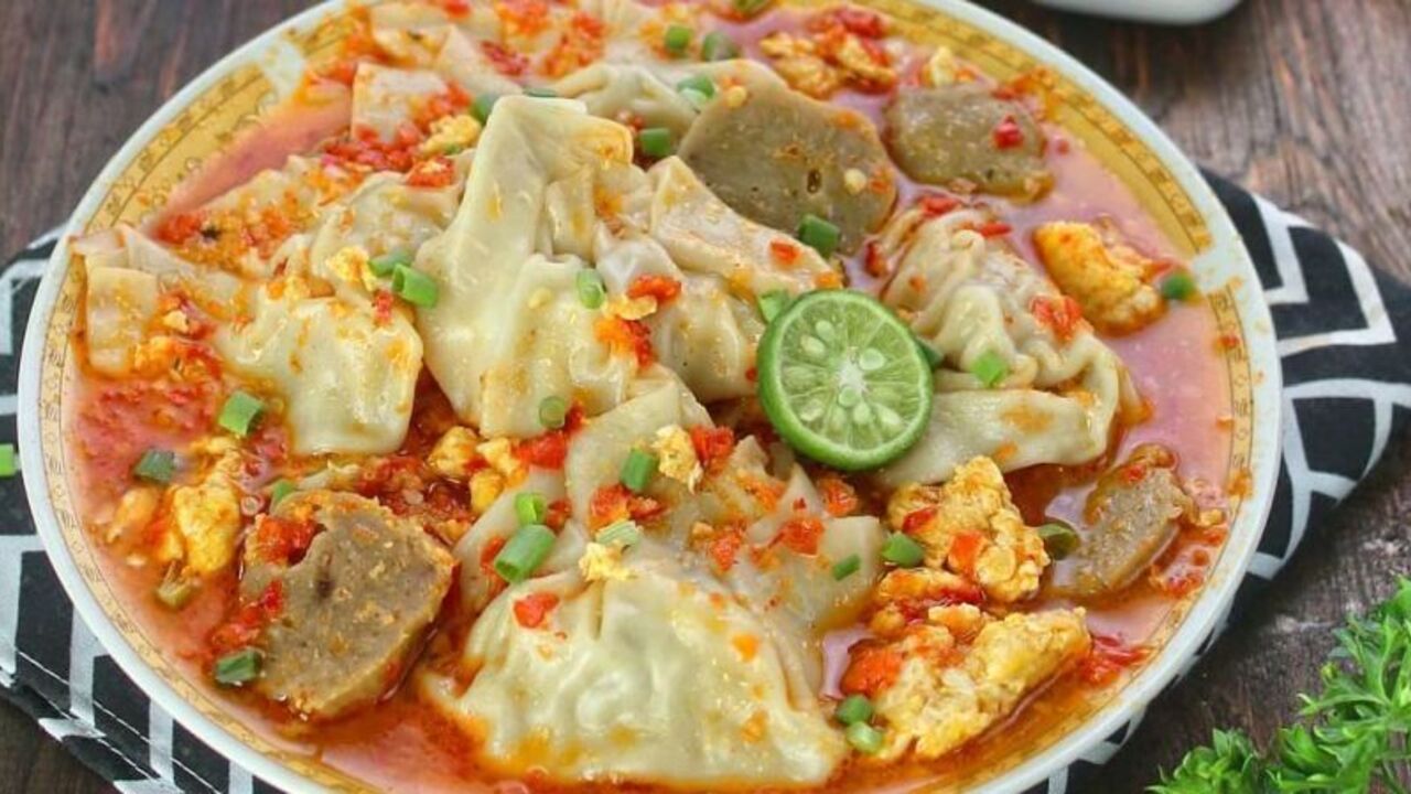 Seblak Pangsit Kian Digemari, Perpaduan Rasa Pedas dan Gurih yang Memikat Pecinta Kuliner