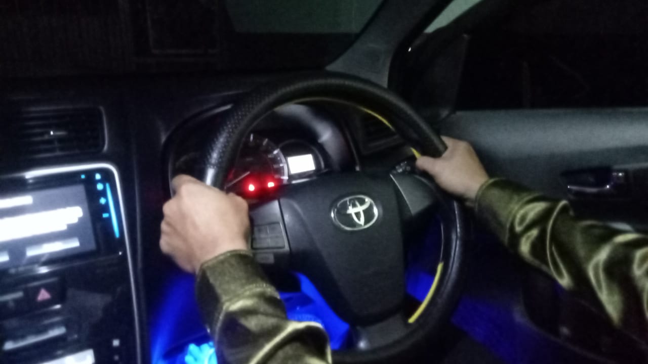 10 Cara Mengemudi Mobil yang Baik dan Benar