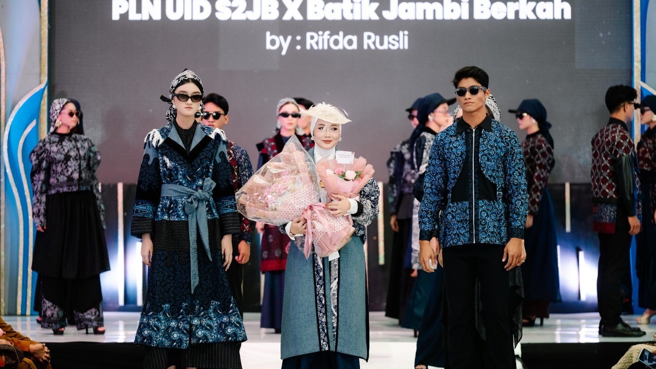 PLN UID S2JB Hadirkan Heritage in Motion di Fashion Dignity 2025, Angkat Warisan Budaya Jambi ke Panggung 