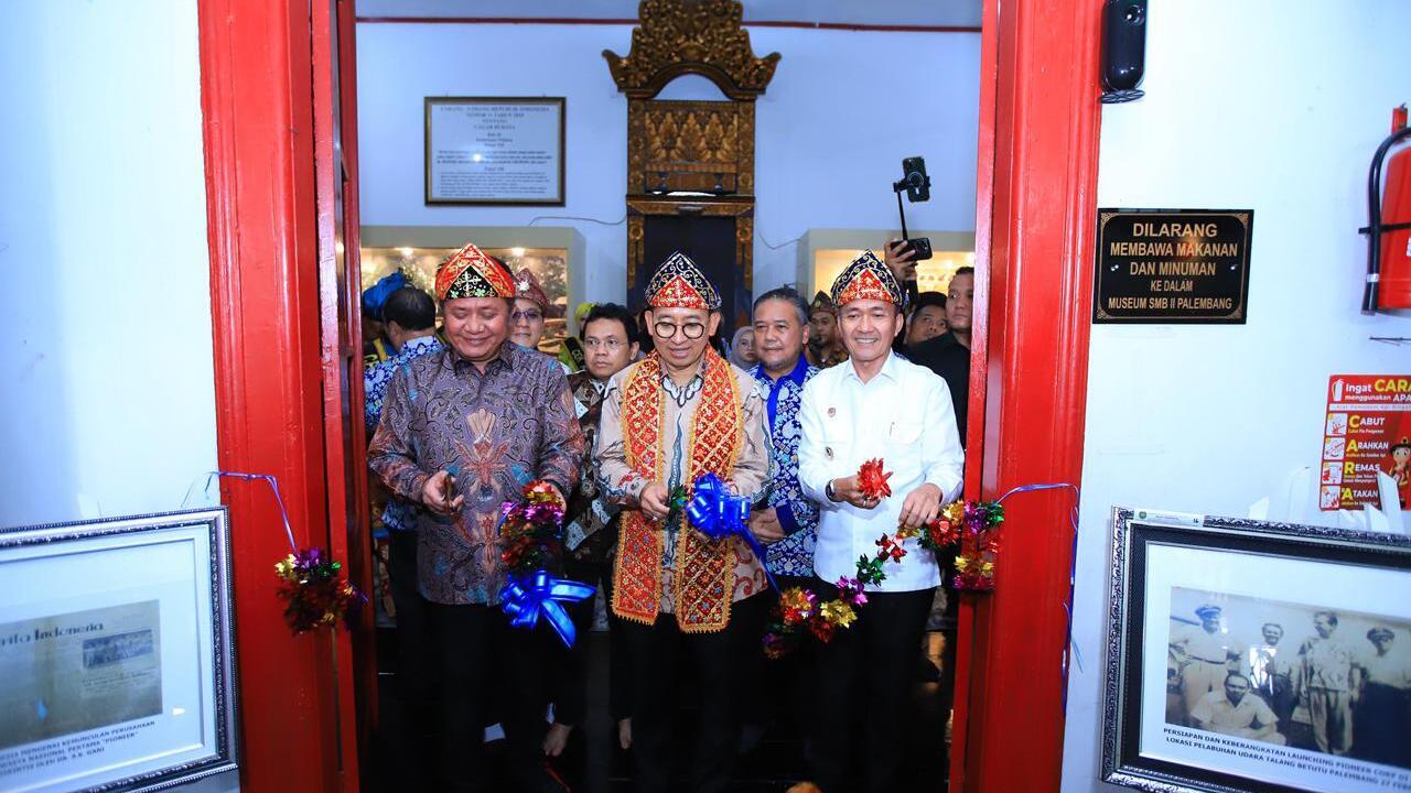 Gubernur Herman Deru Dampingi Menteri Kebudayaan Fadli Zon, Buka Pameran Perangko Pendiri Bangsa di Palembang