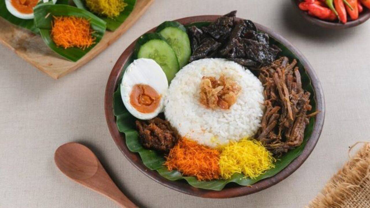 Nasi Krawu, Kuliner Khas Gresik yang Menggoda Selera dan Penuh Sejarah