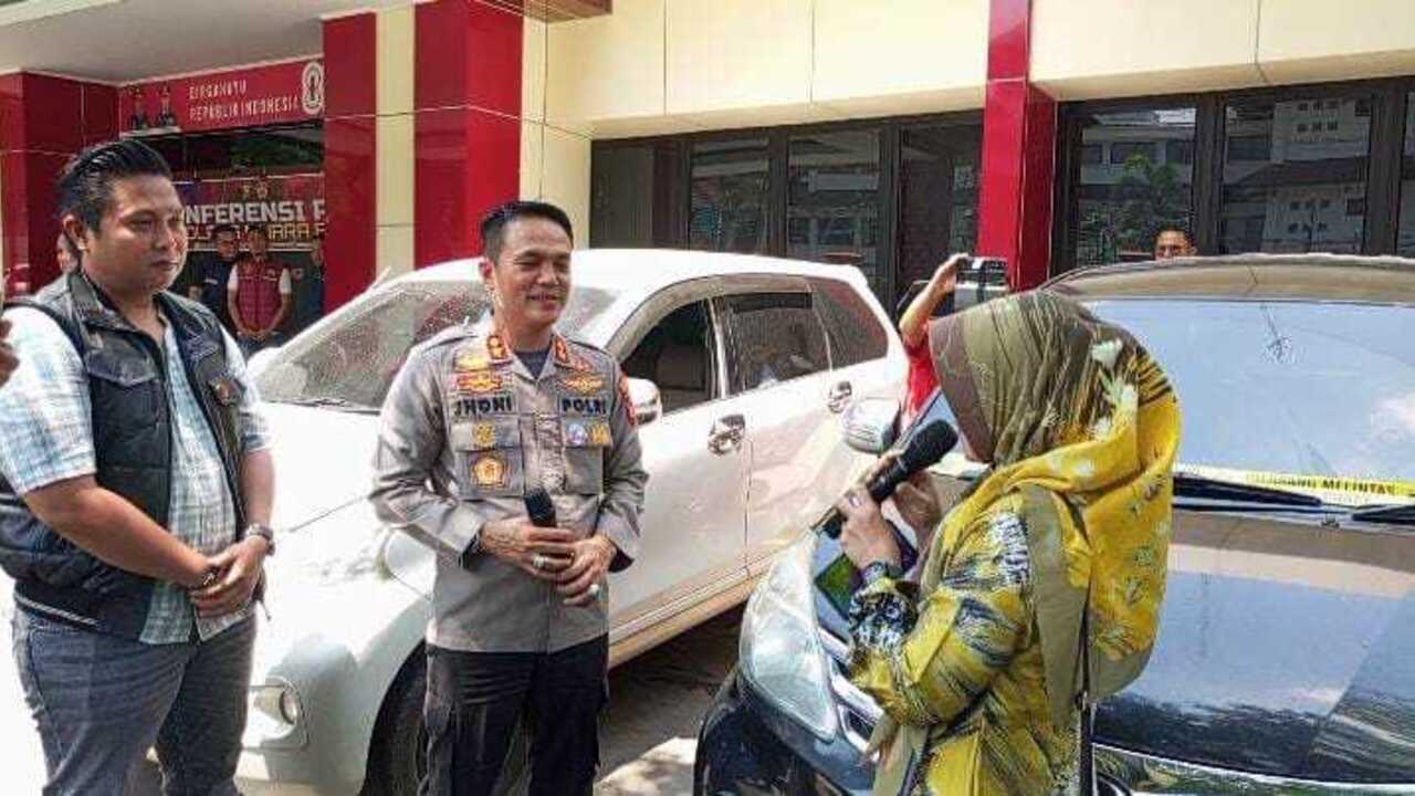 Kerja Nyata, Kapolres Muara Enim Serahkan 2 Mobil Kasus Pencurian kepada Korban