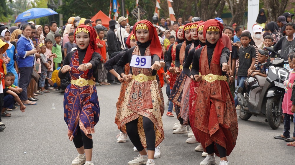 Peringati HUT RI ke-79, Ratusan Kelompk Pelajar di OKI Ramaikan Lomba Gerak Jalan