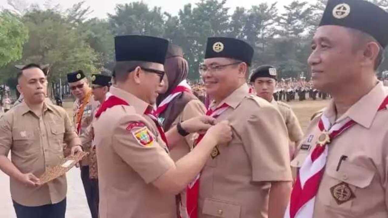 Puluhan Pengurus Kwarcab OKU Terima Tanda Penghargaan Pramuka