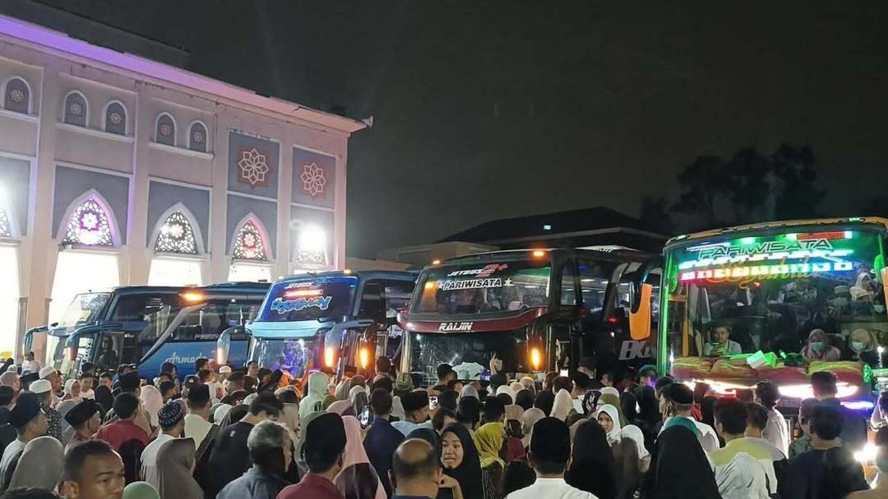 Walikota Prabumulih Sambut Kepulangan 196 Jemaah Haji di Masjid Jamik Islamic Center