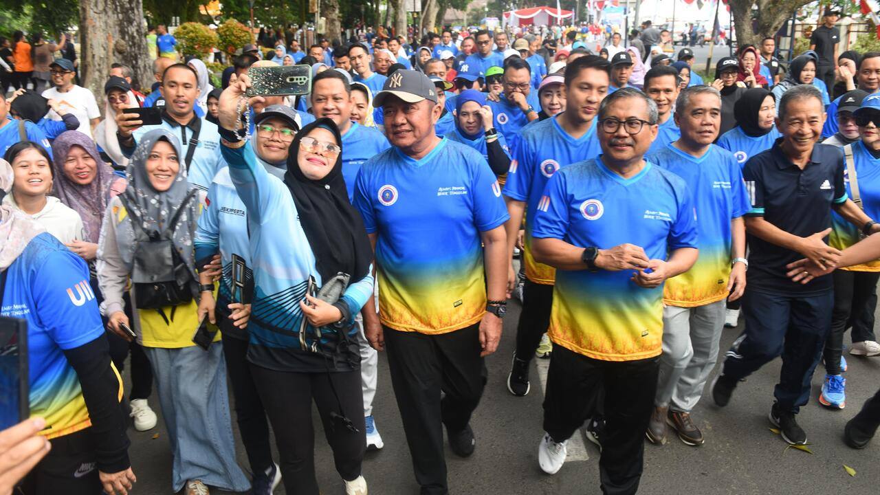 KA UII Gelar Jalan Sehat di Palembang, Herman Deru Dorong Alumni Jadi Agen Perubahan
