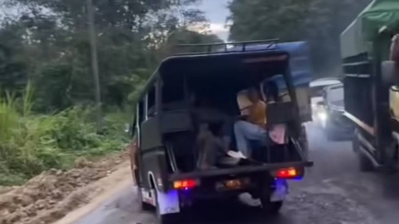 Kasman : Jalan Nasional Babak Belur, BBPJN Tutup Mata