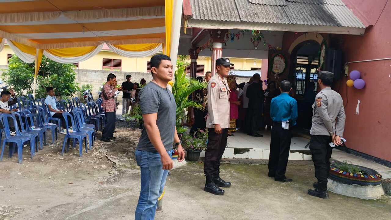 Polisi Amankan Perayaan Natal Jemaat POUK Cinta Manis