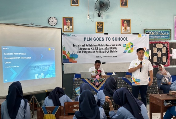 PLN Goes to School Peringati Hari Sumpah Pemuda, Kenalkan Layanan PLN Super Canggih kepada Generasi Muda