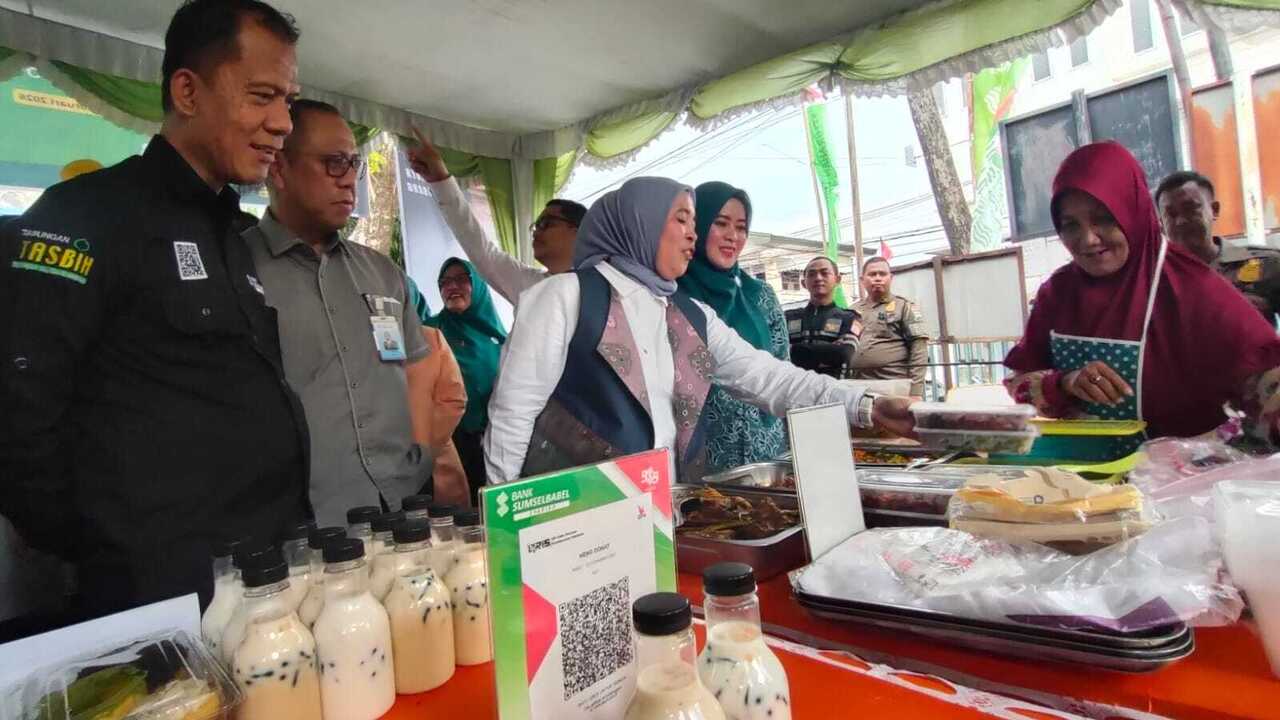 Hanya Dengan QRIS BSB Mobile, Warga Bisa Belanja Takjil Cuma Bayar Rp1.447 Rupiah