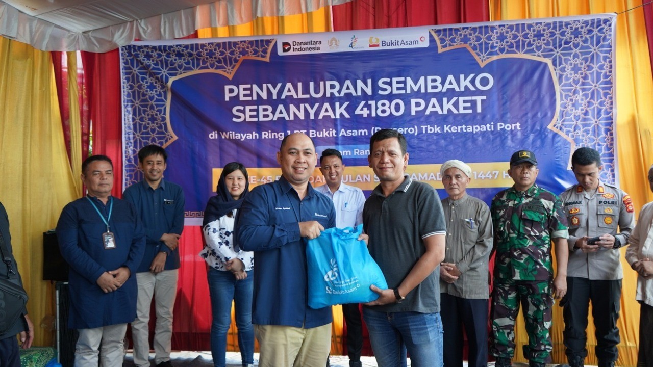 Peringati HUT ke-45 dan Ramadan, PTBA Kertapati Port Bagikan 4.180 Paket Sembako bagi Masyarakat Ring 1