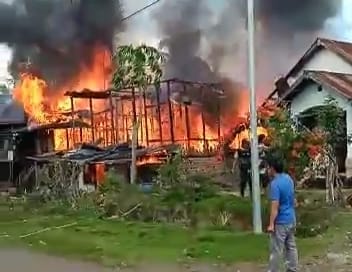 Kabupaten Empat Lawang kembali berduka, Kebakaran Hebat Hanguskan Lima Rumah Warga