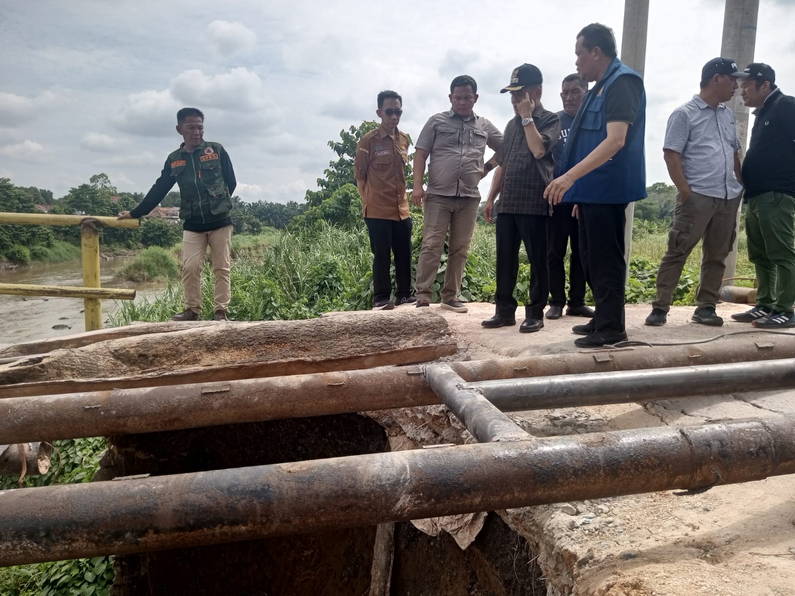 Akses Desa Lubuk Rukam - Muara Kumbang Terputus Akibat Longsor, Warga Harap Perbaikan Segera Dilakukan