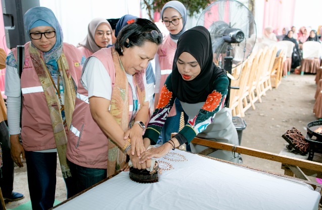 Woman Support Woman, Srikandi PLN Dukung Pemberdayaan Perempuan melalui Pelatihan Membatik Bersama Rumah Batik