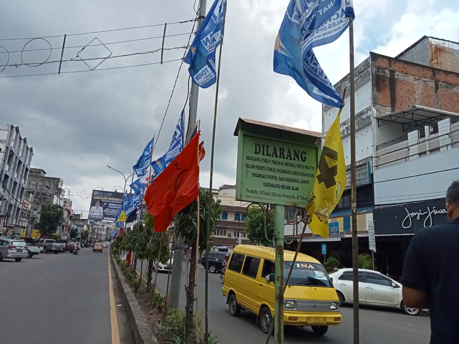 Bendera Partai Langgar Aturan, Ini Tanggapan Bawaslu dan Sat Pol PP Lubuklinggau