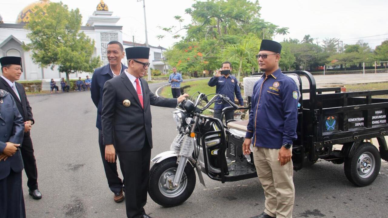 Tiga Kelurahan di OKU Dapat Armada Angkutan Sampah
