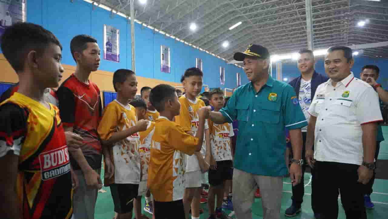 Ratusan Pebulutangkis se-Sumsel Ikuti Kejurprov di GOR Desa Celikah