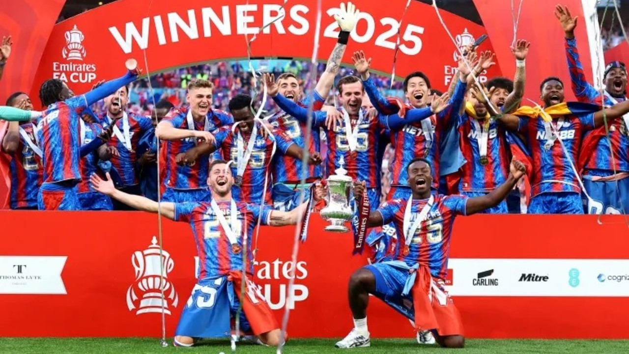119 Tahun Penantian! Crystal Palace Angkat Trofi FA Cup 2025