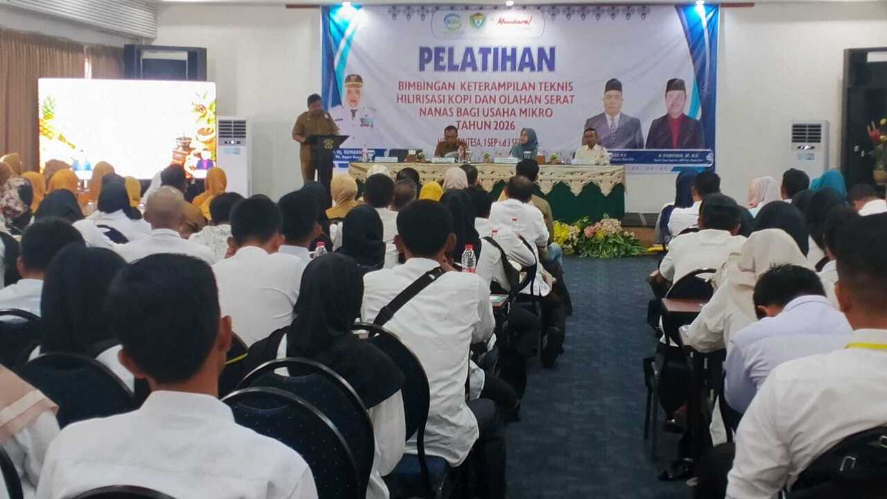 Dorong Komoditas Lokal, Latih UMK Olah Kopi dan Serat Nanas