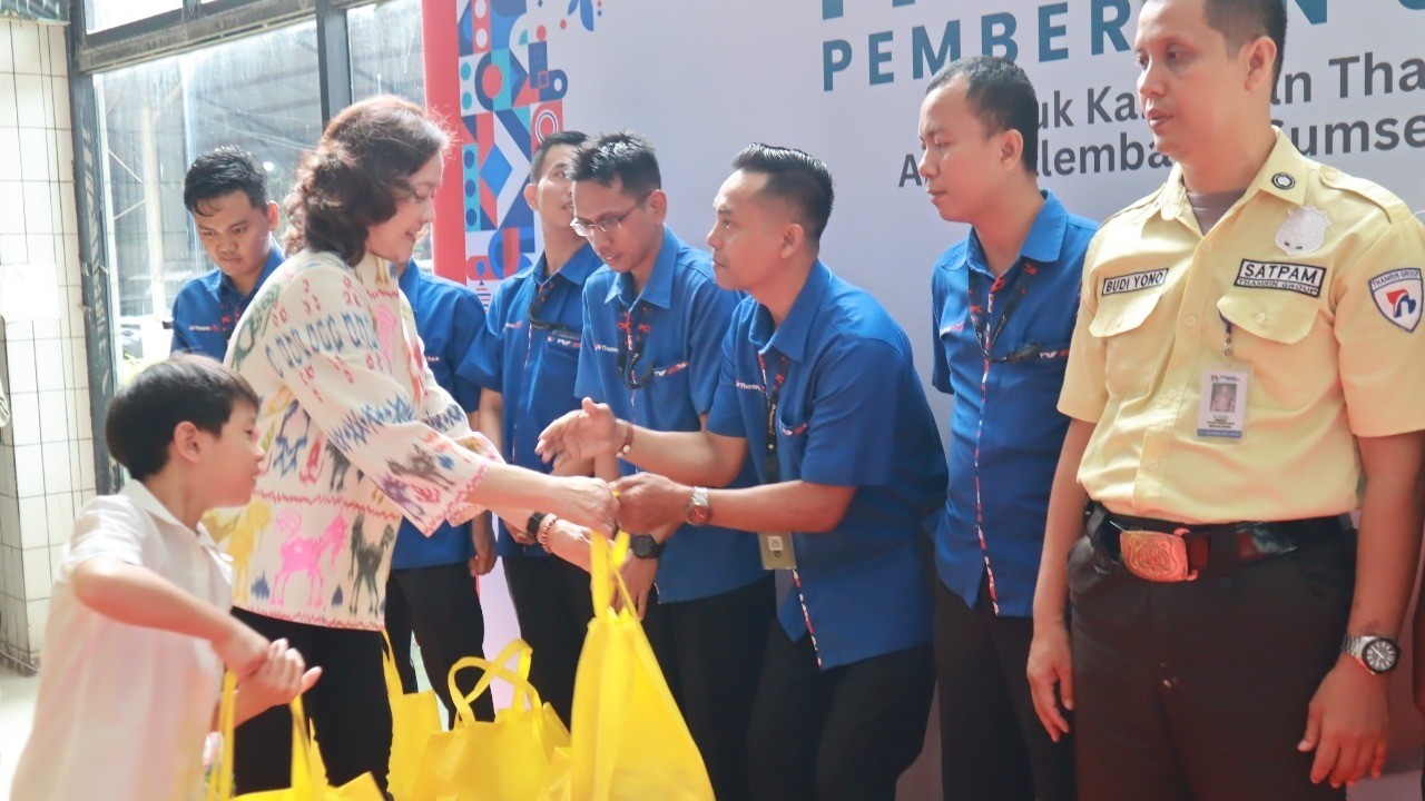 Gunawati Kokoh Thamrin Memberikan Paket Sembako untuk Karyawan di Momen HUT Thamrin Group ke - 57
