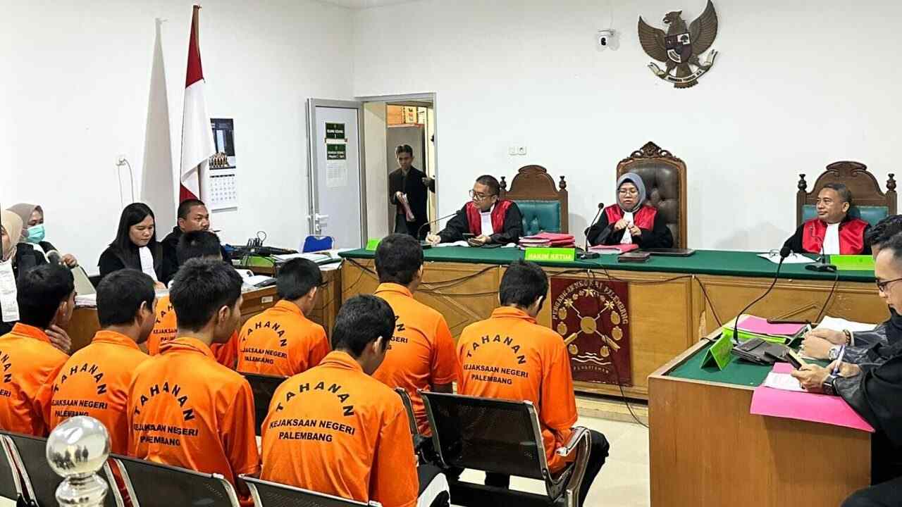 8 Terdakwa Kasus Perusakan Fasum, 