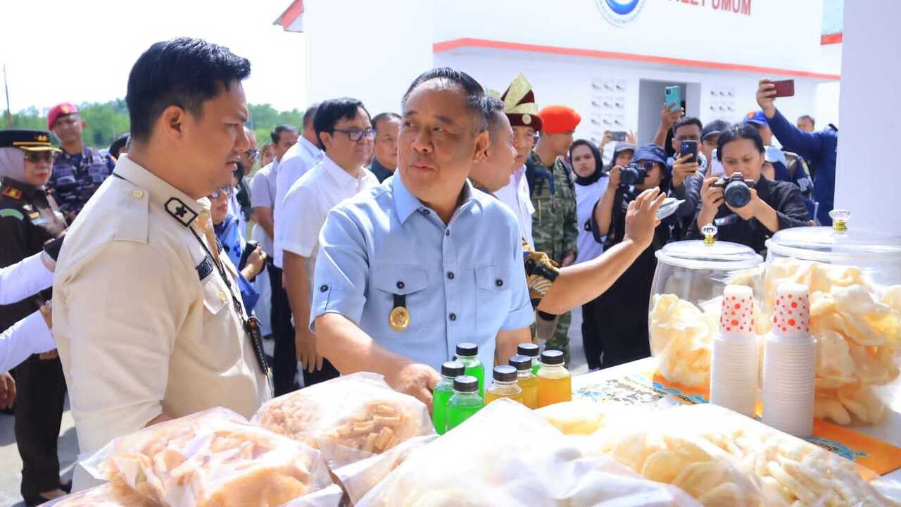 Wagub Sumsel Cik Ujang Dampingi Menko Polkam Tinjau Kampung Nelayan Merah Putih Sungsang,