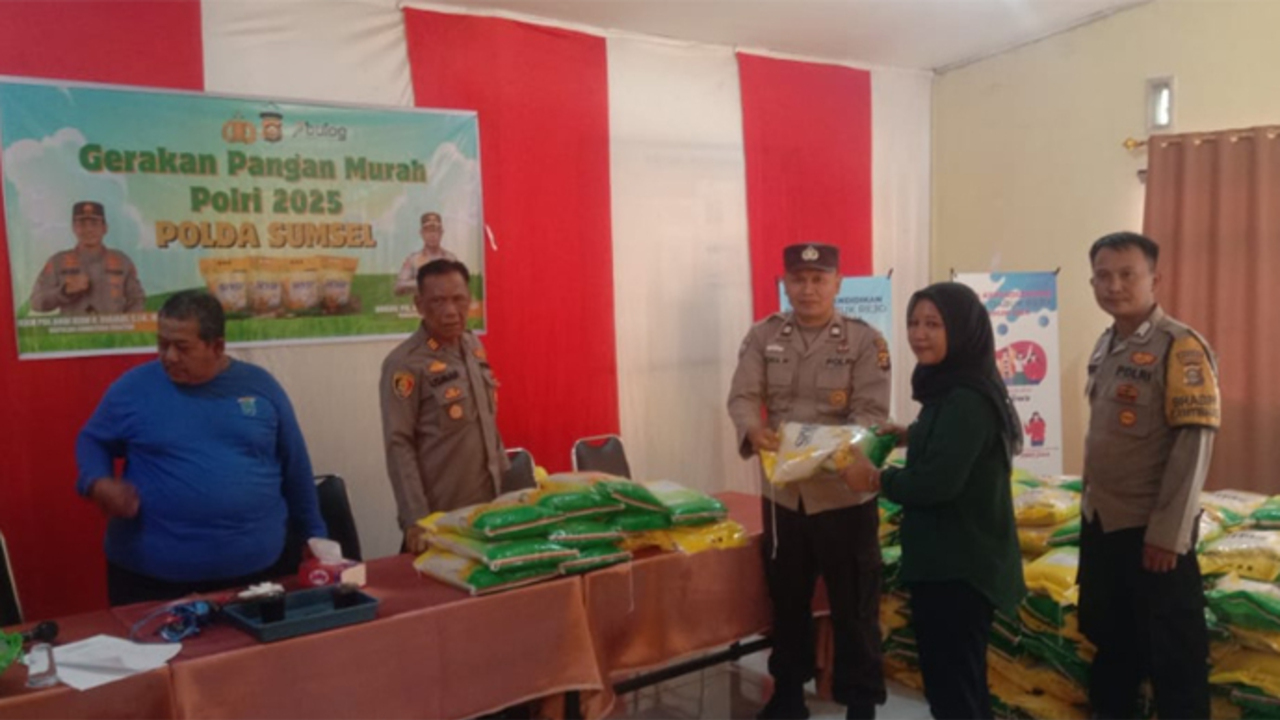 Gerakan Pangan Murah : Polsek Lempuing Salurkan 5 Ton Beras SPHP