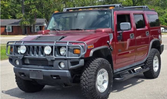 Hummer H2 Luxury 6.0 V8 A/T 4x4 2003: SUV Ikonik dengan Ketangguhan Militer dan Kemewahan Premium