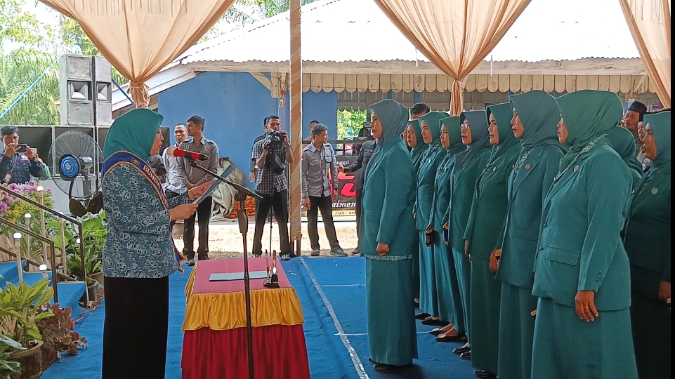 Lindasari Kukuhkan Bunda Literasi Desa dan Kecamatan Teluk Gelam Masa Bakti 2021-2024