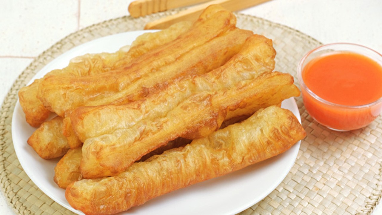 Cakwe, Jajanan Tradisional yang Tetap Bertahan di Tengah Gempuran Makanan Modern