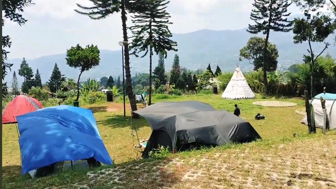Seruni Camping Ground: Destinasi Camping Keluarga yang Asri dan Nyaman di Jantung Puncak