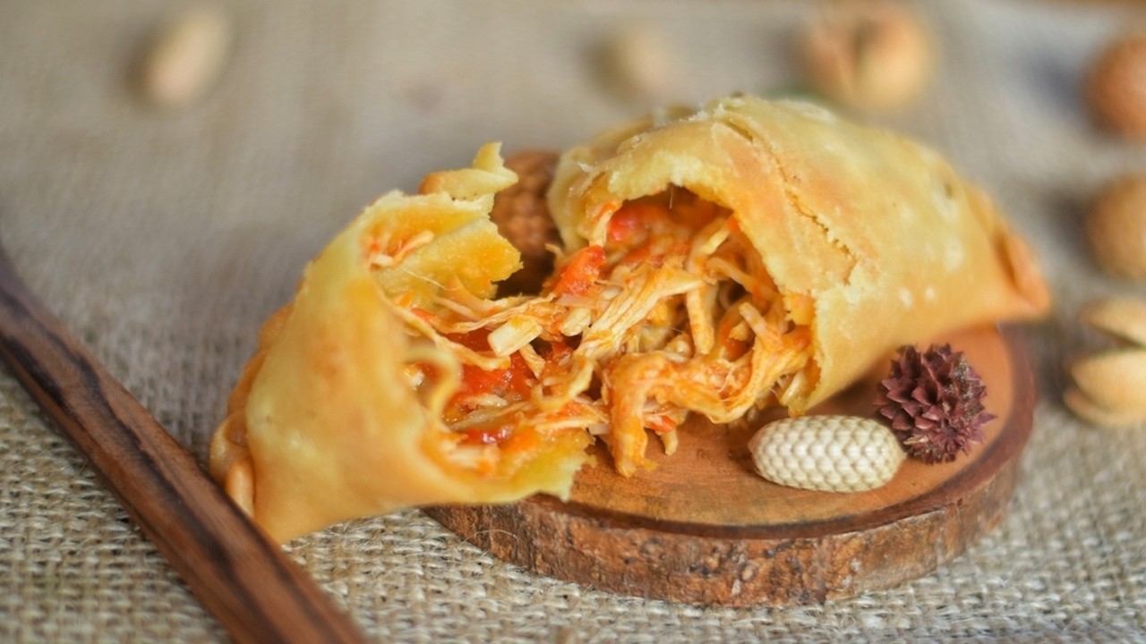 Pastel Ayam Suwir, Camilan Gurih yang Semakin Diminati Masyarakat