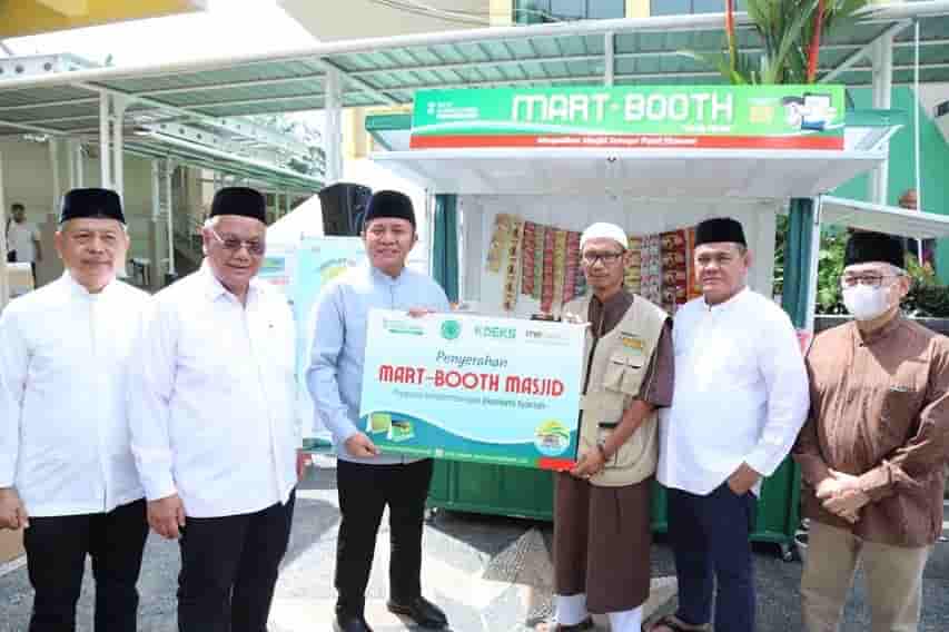 KDEKS dan BSB Sinergi Bangun Ekonomi Umat melalui Bantuan Kios Kontainer Martbooth Masjid