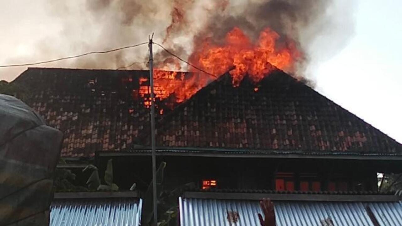Rumah Panggung di Sungai Pinang 2 Ogan Ilir Ludes Terbakar