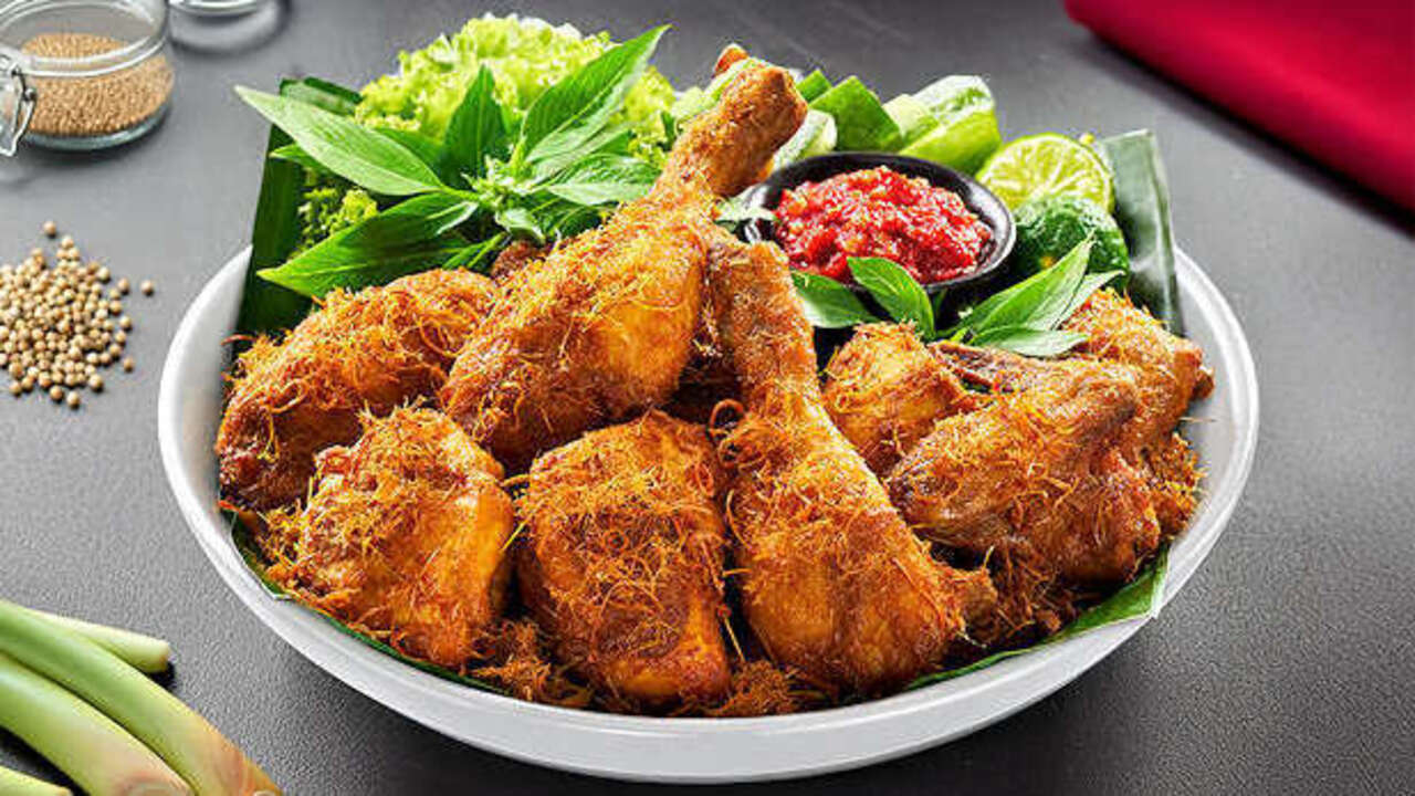 Ayam Goreng Lengkuas, Hidangan Tradisional yang Tetap Digemari di Tengah Tren Kuliner Modern