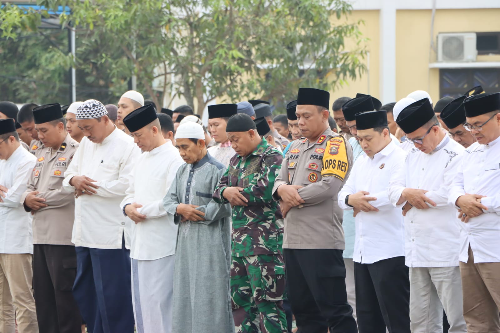 Polres OKU Gelar Sholat Istisqo Untuk Minta Hujan